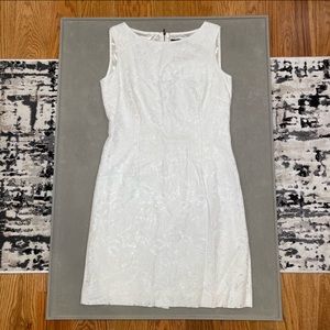 LIKE NEW!🤍✨Tahari Lace Dress, Size 4 Petite